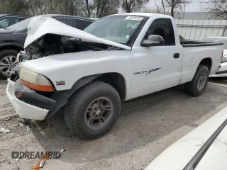 2000 Dodge Dakota z VIN 1B7FL26X8YS588909, wystawiony jako Copart lot #52428235 z przebiegiem 156 894 mil mil oraz Czysty tytuł • Clean title. Historia ofert i sprzedaży dostępna na DreamBid. Obrazek 1.