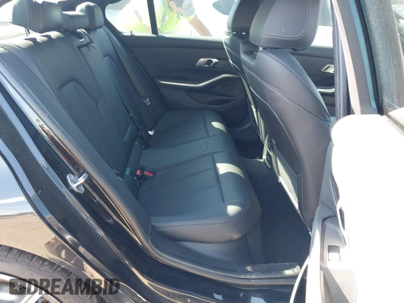 2022 BMW 3 Series 330i z VIN 3MW5R1J0XN8C30297, wystawiony jako IAAI lot #41881552 z przebiegiem 42 005 mil mil oraz . Historia ofert i sprzedaży dostępna na DreamBid. Obrazek 8.