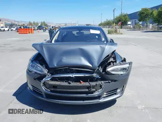 2014 Tesla Model S 60 z VIN 5YJSA1H17EFP33910, wystawiony jako IAAI lot #42346934 z przebiegiem Nie podano mil oraz . Historia ofert i sprzedaży dostępna na DreamBid. Obrazek 12.