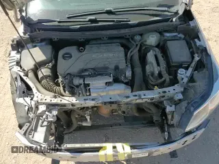 2018 Chevrolet Cruze LS z VIN 1G1BC5SM7J7161492, wystawiony jako Copart lot #66278375 z przebiegiem 97 056 mil mil oraz Szkoda całkowita • Salvage title. Historia ofert i sprzedaży dostępna na DreamBid. Obrazek 14.
