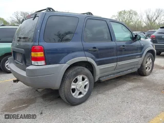 2002 Ford Escape XLT Choice with VIN 1FMYU03122KB98126, listed as a IAAI auction lot 41931702 with 225,401 mi miles. Bid and sale history available at carsss.com. Image 4.
