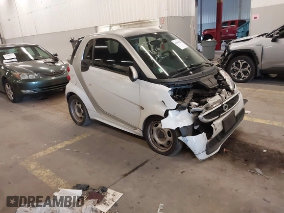 2015 Smart fortwo Passion with VIN WMEEJ3BA1FK805997, listed as a IAAI auction lot 41900723 with 102,185 mi miles. Bid and sale history available at carsss.com. Image 1.