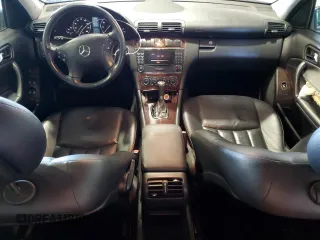 2005 Mercedes-Benz C 240 z VIN WDBRF81J45F567066, wystawiony jako Copart lot #41700715 z przebiegiem 150 234 mil mil oraz Szkoda całkowita • Salvage title. Historia ofert i sprzedaży dostępna na DreamBid. Obrazek 8.