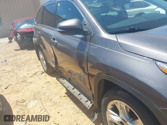 2015 Toyota Highlander Limited with VIN 5TDDKRFH0FS164173, listed as a IAAI auction lot 42323600 with 210,614 mi miles and . Bid and sale history available at DreamBid. Image 6.