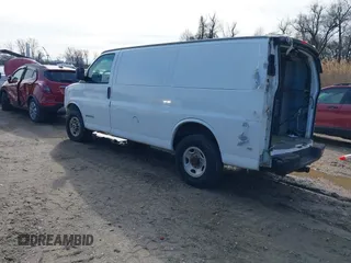 2004 GMC Savana Cargo Van with VIN 1GTHG35U541132912, listed as a IAAI auction lot 41539124 with 367,102 mi miles. Bid and sale history available at carsss.com. Image 3.