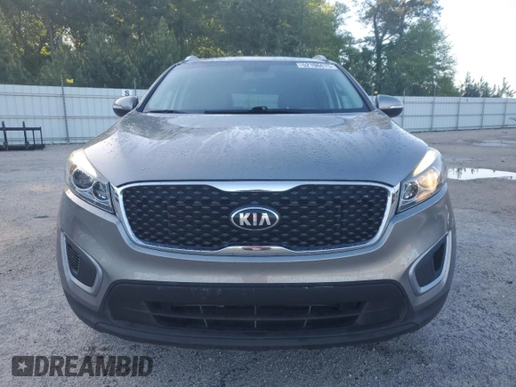 2017 Kia Sorento LX z VIN 5XYPGDA36HG263139, wystawiony jako Copart lot #52196675 z przebiegiem 89 401 mil mil oraz Szkoda całkowita • Salvage title. Historia ofert i sprzedaży dostępna na DreamBid. Obrazek 5.