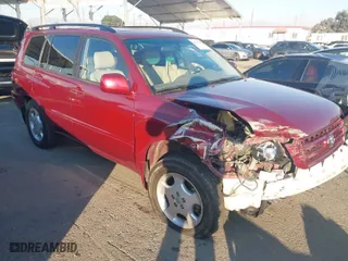 2004 Toyota Highlander with VIN JTEDP21A340018199, listed as a IAAI auction lot 41313436 with 105,777 mi miles. Bid and sale history available at carsss.com. Image 1.
