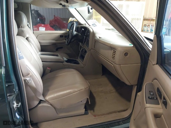 2004 Chevrolet Silverado 1500 Crew Cab LS with VIN 2GCEC13T341376825, listed as a IAAI auction lot 41632677 with 275,150 mi miles. Bid and sale history available at carsss.com. Image 5.