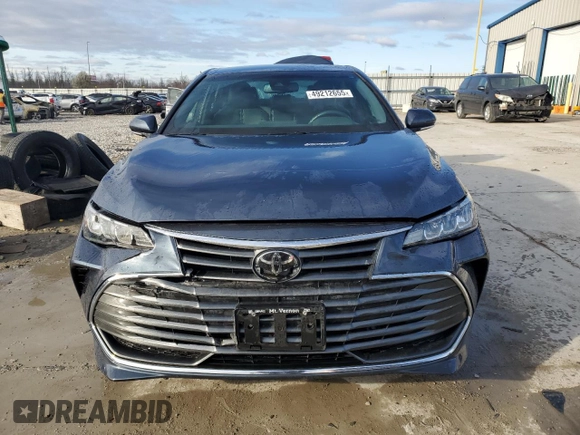 2021 Toyota Avalon XLE z VIN 4T1JZ1FBXMU057308, wystawiony jako Copart lot #49212655 z przebiegiem 47 844 mil mil oraz Szkoda całkowita • Salvage title. Historia ofert i sprzedaży dostępna na DreamBid. Obrazek 5.