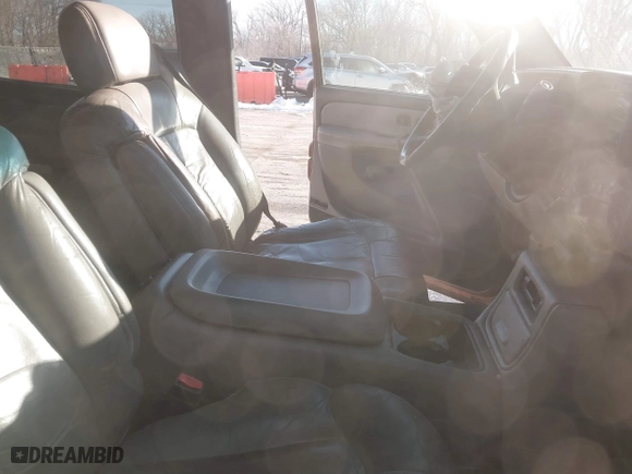 2002 Chevrolet Tahoe LT with VIN 1GNEK13Z82J299497, listed as a IAAI auction lot 41304388 with 146,007 mi miles. Bid and sale history available at carsss.com. Image 5.