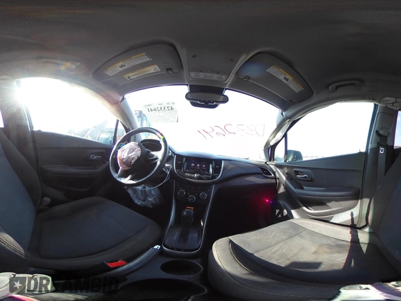 2020 Chevrolet Trax LS z VIN KL7CJKSB4LB334834, wystawiony jako IAAI lot #42332641 z przebiegiem 57 195 mil mil oraz . Historia ofert i sprzedaży dostępna na DreamBid. Obrazek 18.