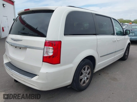 2013 Chrysler Town & Country Touring with VIN 2C4RC1BG4DR648838, listed as a IAAI auction lot 42004977 with 218,814 mi miles. Bid and sale history available at carsss.com. Image 4.