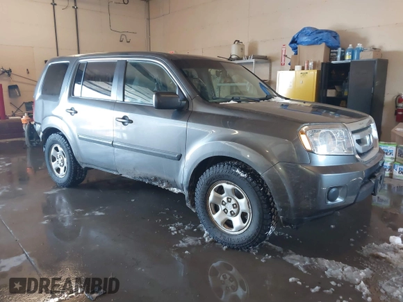 2011 Honda Pilot LX with VIN 5FNYF4H25BB103756, listed as a IAAI auction lot 41554121 with 182,502 mi miles. Bid and sale history available at carsss.com. Image 1.