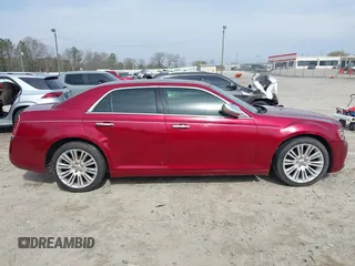 2014 Chrysler 300 C z VIN 2C3CCAEG3EH355185, wystawiony jako IAAI lot #41765179 z przebiegiem 243 059 mil mil oraz . Historia ofert i sprzedaży dostępna na DreamBid. Obrazek 13.