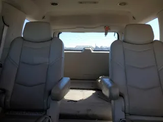 2019 Cadillac Escalade Luxury z VIN 1GYS4BKJ7KR249807, wystawiony jako Copart lot #46796805 z przebiegiem 102 476 mil mil oraz Szkody całkowita. Historia ofert i sprzedaży dostępna na DreamBid. Obrazek 10.