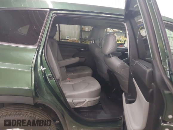 2024 Toyota Highlander LE with VIN 5TDKDRBH5RS539941, listed as a IAAI auction lot 42382715 with 19,188 mi miles and . Bid and sale history available at DreamBid. Image 8.