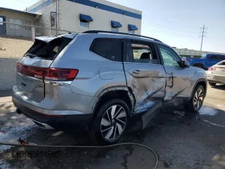 2025 Volkswagen Atlas SE z VIN 1V2HR2CA5SC504083, wystawiony jako Copart lot #59777055 z przebiegiem 13 538 mil mil oraz Czysty tytuł • Clean title. Historia ofert i sprzedaży dostępna na DreamBid. Obrazek 3.