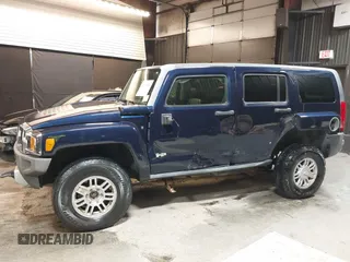 2008 Hummer H3 SUV with VIN 5GTEN13E388156284, listed as a IAAI auction lot 42107564 with 117,532 mi miles. Bid and sale history available at carsss.com. Image 6.