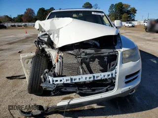 2008 Volkswagen Touareg V6 z VIN WVGBE77L88D024775, wystawiony jako Copart lot #83843144 z przebiegiem 152 413 mil mil oraz Szkoda całkowita • Salvage title. Historia ofert i sprzedaży dostępna na DreamBid. Obrazek 5.