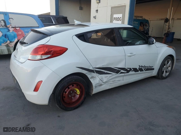 2014 Hyundai Veloster with VIN KMHTC6AD8EU213346, listed as a Copart auction lot 82717534 with 93,472 mi miles and Salvage Title. Bid and sale history available at carsss.com. Image 3.