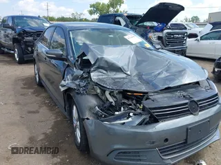 2014 Volkswagen Jetta Sedan SE with VIN 3VWD07AJ7EM238799, listed as a IAAI auction lot 40234990 with 113,297 mi miles. Bid and sale history available at carsss.com. Image 6.