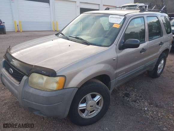 2001 Ford Escape XLS with VIN 1FMYU01141KA46852, listed as a IAAI auction lot 41616606 with 225,752 mi miles. Bid and sale history available at carsss.com. Image 2.