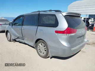 2014 Toyota Sienna XLE z VIN 5TDYK3DC6ES420613, wystawiony jako IAAI lot #41207273 z przebiegiem 58 775 mil mil oraz . Historia ofert i sprzedaży dostępna na DreamBid. Obrazek 3.