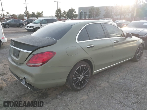2019 Mercedes-Benz C 300 with VIN 55SWF8DB5KU316922, listed as a IAAI auction lot 41522138 with 96,038 mi miles and . Bid and sale history available at DreamBid. Image 4.