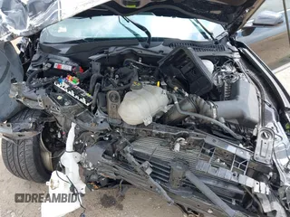 2021 Ford Mustang EcoBoost z VIN 1FA6P8TH4M5117245, wystawiony jako IAAI lot #39793267 z przebiegiem 15 913 mil mil oraz . Historia ofert i sprzedaży dostępna na DreamBid. Obrazek 10.