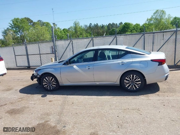2024 Nissan Altima 2.5 SV with VIN 1N4BL4DV7RN304784, listed as a IAAI auction lot 42030191 with 28,683 mi miles. Bid and sale history available at carsss.com. Image 15.