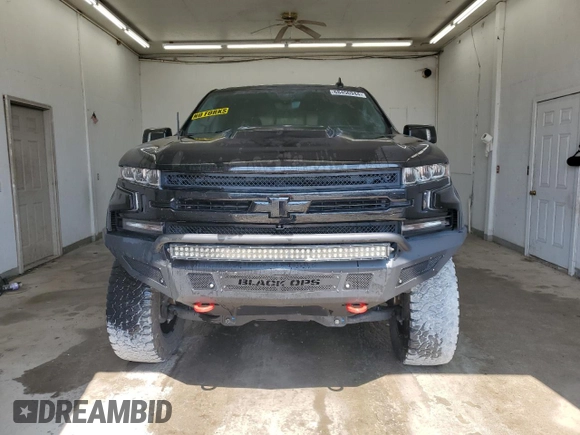 2020 Chevrolet Silverado 1500 LTZ with VIN 1GCUYGEL2LZ104009, listed as a Copart auction lot 68456944 with 39,001 mi miles and Salvage Title. Bid and sale history available at DreamBid. Image 5.
