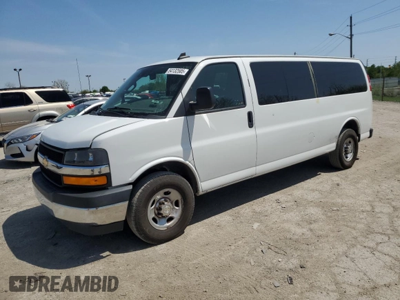 2020 Chevrolet Express Passenger LT z VIN 1GAZGPFP1L1268224, wystawiony jako Copart lot #54132585 z przebiegiem 200 621 mil mil oraz Tytuł czysty. Historia ofert i sprzedaży dostępna na DreamBid. Obrazek 1.