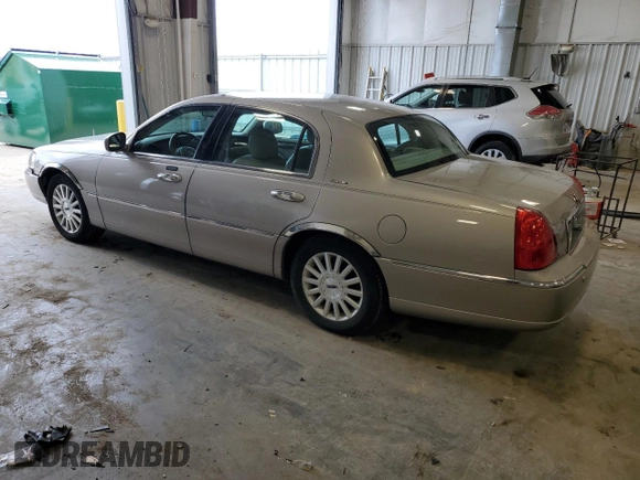 2003 Lincoln Town Car Signature z VIN 1LNHM82W13Y660122, wystawiony jako Copart lot #51790595 z przebiegiem 151 371 mil mil oraz Nie do naprawy • Non repairable. Historia ofert i sprzedaży dostępna na DreamBid. Obrazek 2.