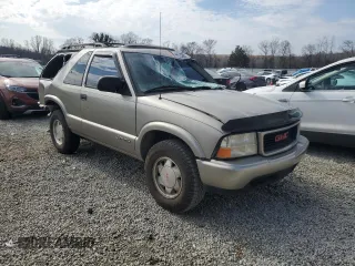 2001 GMC Jimmy SLS Base with VIN 1GKCS18W51K124992, listed as a Copart auction lot 44241285 with 224,803 mi miles and Salvage Title. Bid and sale history available at carsss.com. Image 4.