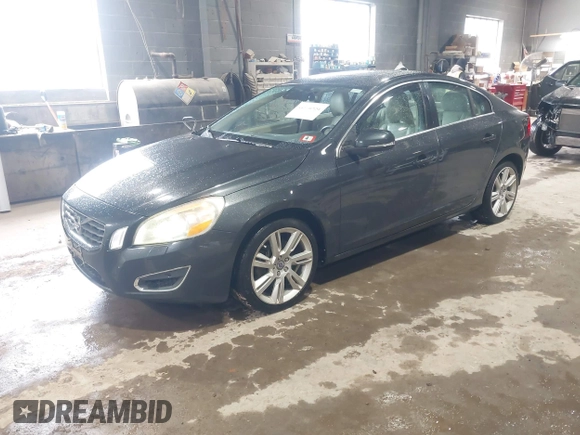 2012 Volvo S60 T6 with VIN YV1902FHXC2055428, listed as a IAAI auction lot 41978951 with 136,146 mi miles. Bid and sale history available at carsss.com. Image 17.