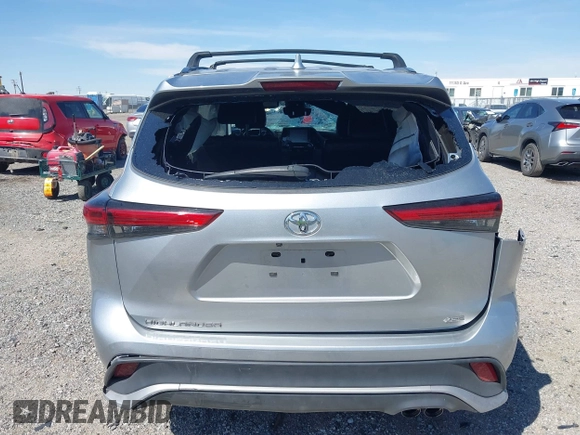 2022 Toyota Highlander XSE with VIN 5TDJZRAH8NS112035, listed as a IAAI auction lot 41840559 with 19,647 mi miles and . Bid and sale history available at DreamBid. Image 15.