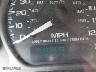 2002 GMC Yukon Denali with VIN 1GKEK63U32J186913, listed as a IAAI auction lot 42030562 with 220,156 mi miles. Bid and sale history available at carsss.com. Image 7.