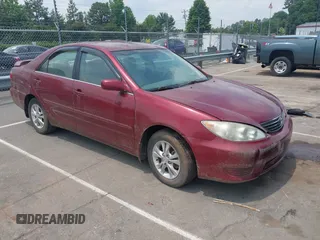 2006 Toyota Camry STD z VIN 4T1BE32KX6U107838, wystawiony jako IAAI lot #42421857 z przebiegiem 135 901 mil mil oraz . Historia ofert i sprzedaży dostępna na DreamBid. Obrazek 1.