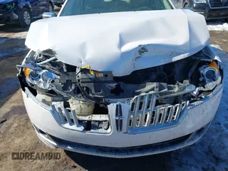 2011 Lincoln MKZ Hybrid with VIN 3LNDL2L31BR752945, listed as a IAAI auction lot 41439120 with 178,578 mi miles. Bid and sale history available at carsss.com. Image 6.