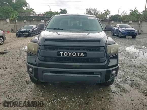 2017 Toyota Tundra SR5 z VIN 5TFRW5F13HX222876, wystawiony jako Copart lot #52101965 z przebiegiem 79 015 mil mil oraz Nie do naprawy • Non repairable. Historia ofert i sprzedaży dostępna na DreamBid. Obrazek 13.