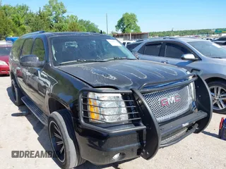 2008 GMC Yukon XL z VIN 1GKFK66838J228301, wystawiony jako IAAI lot #42226806 z przebiegiem 242 968 mil mil oraz . Historia ofert i sprzedaży dostępna na DreamBid. Obrazek 1.