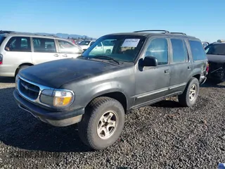1996 Ford Explorer XL z VIN 1FMDU34X8TUA58168, wystawiony jako IAAI lot #41423645 z przebiegiem 121 839 mil mil oraz . Historia ofert i sprzedaży dostępna na DreamBid. Obrazek 17.