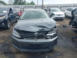 2014 Volkswagen Jetta SE z VIN 3VWD17AJ9EM298175, wystawiony jako IAAI lot #42084756 z przebiegiem 93 039 mil mil oraz . Historia ofert i sprzedaży dostępna na DreamBid. Obrazek 11.