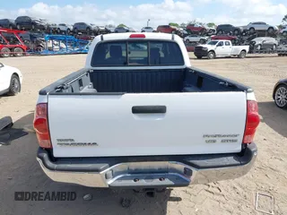 2005 Toyota Tacoma PreRunner with VIN 3TMKU72N65M001821, listed as a IAAI auction lot 41579911 with 301,297 mi miles. Bid and sale history available at carsss.com. Image 15.