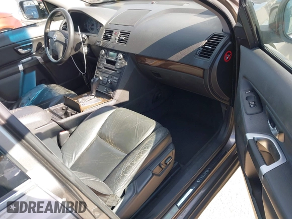 2010 Volvo XC90 I6 with VIN YV4982CZXA1561577, listed as a IAAI auction lot 41958498 with 97,376 mi miles. Bid and sale history available at carsss.com. Image 5.