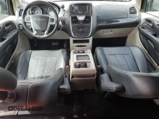 2013 Chrysler Town & Country Touring z VIN 2C4RC1BG0DR630188, wystawiony jako Copart lot #53320815 z przebiegiem 115 026 mil mil oraz Szkoda całkowita • Salvage title. Historia ofert i sprzedaży dostępna na DreamBid. Obrazek 8.
