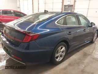 2021 Hyundai Sonata SE z VIN 5NPEG4JA9MH082920, wystawiony jako IAAI lot #41589244 z przebiegiem 79 997 mil mil oraz . Historia ofert i sprzedaży dostępna na DreamBid. Obrazek 4.