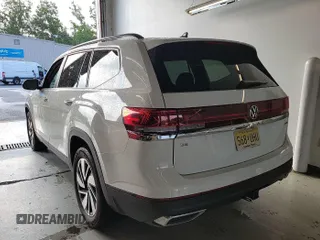 2024 Volkswagen Atlas SE with VIN 1V2HR2CA2RC556331, listed as a IAAI auction lot 42806429 with 25,239 mi miles and . Bid and sale history available at DreamBid. Image 21.