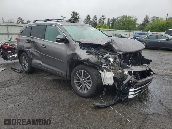 2017 Toyota Highlander XLE z VIN 5TDJZRFH0HS473742, wystawiony jako Copart lot #57229765 z przebiegiem 81 014 mil mil oraz Szkoda całkowita • Salvage title. Historia ofert i sprzedaży dostępna na DreamBid. Obrazek 4.