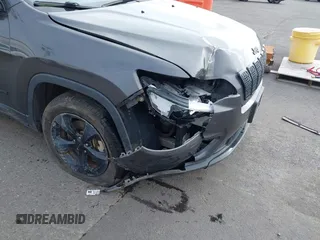 2021 Jeep Cherokee Latitude Plus z VIN 1C4PJMLB9MD140076, wystawiony jako IAAI lot #41998687 z przebiegiem 175 956 mil mil oraz . Historia ofert i sprzedaży dostępna na DreamBid. Obrazek 6.